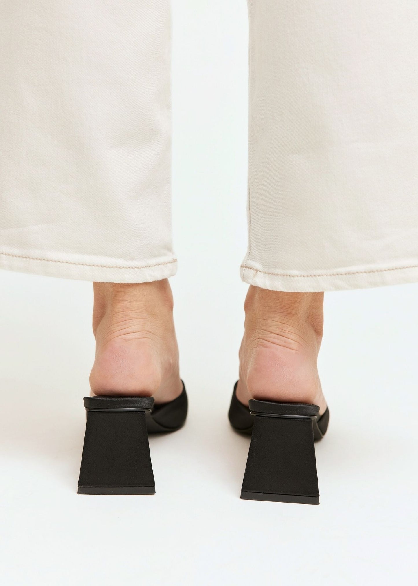 SURFACE PROJECT Square Heeled Sandals