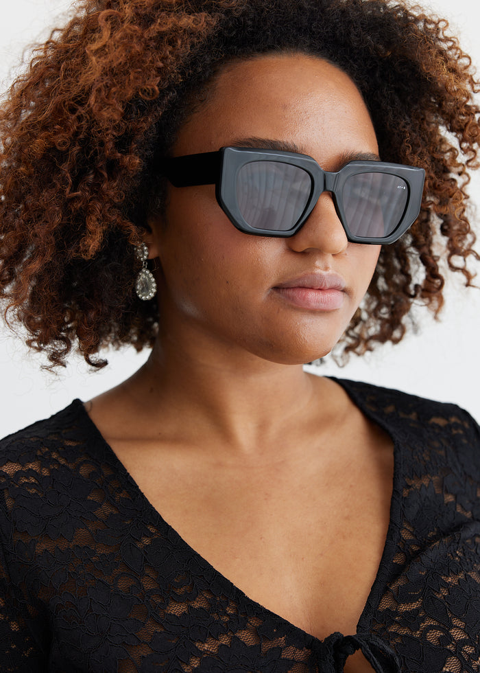 AY STUDIOS Flash Sunglasses Black